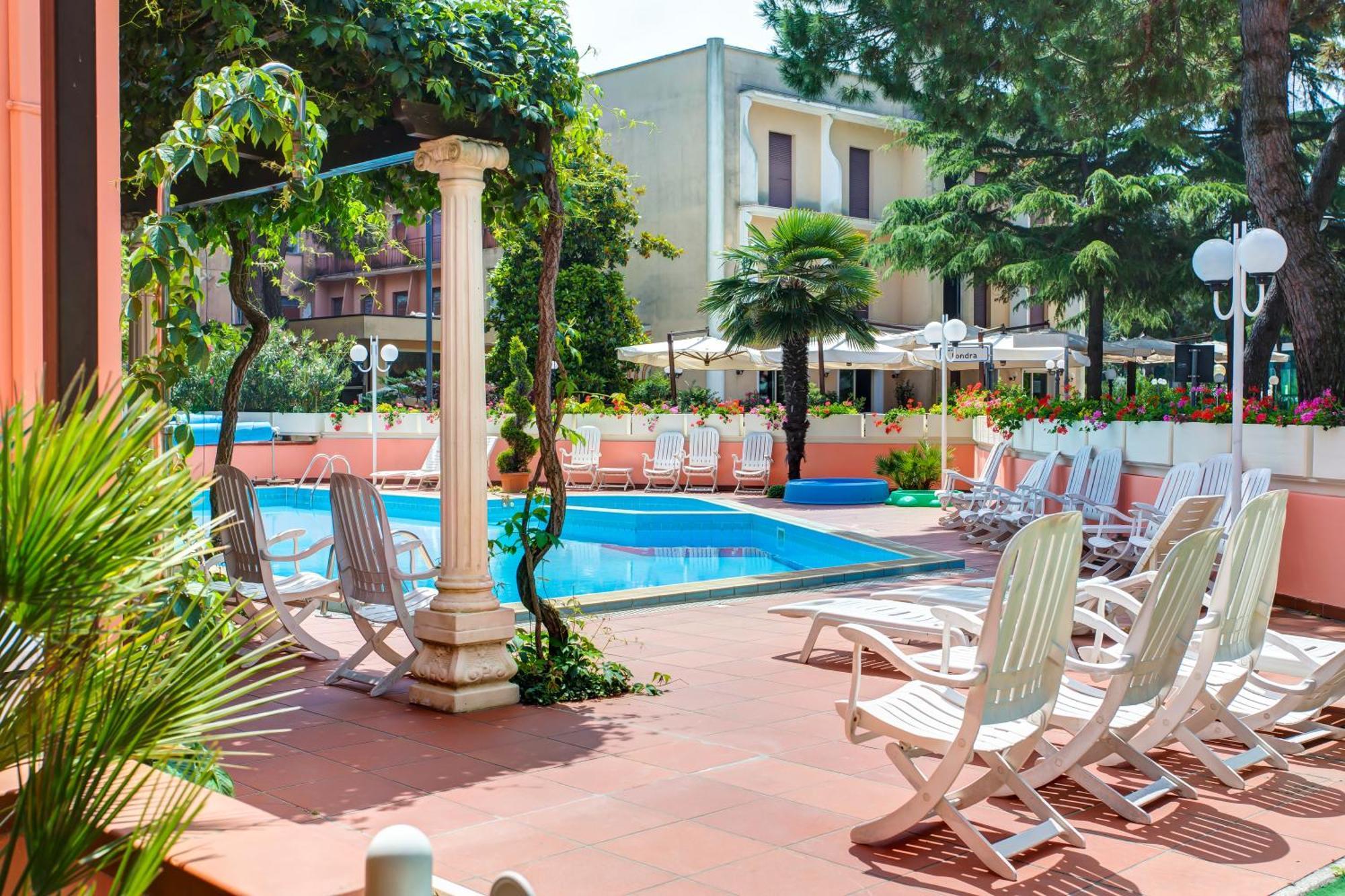 Hotel Meeting Cesenatico Ngoại thất bức ảnh